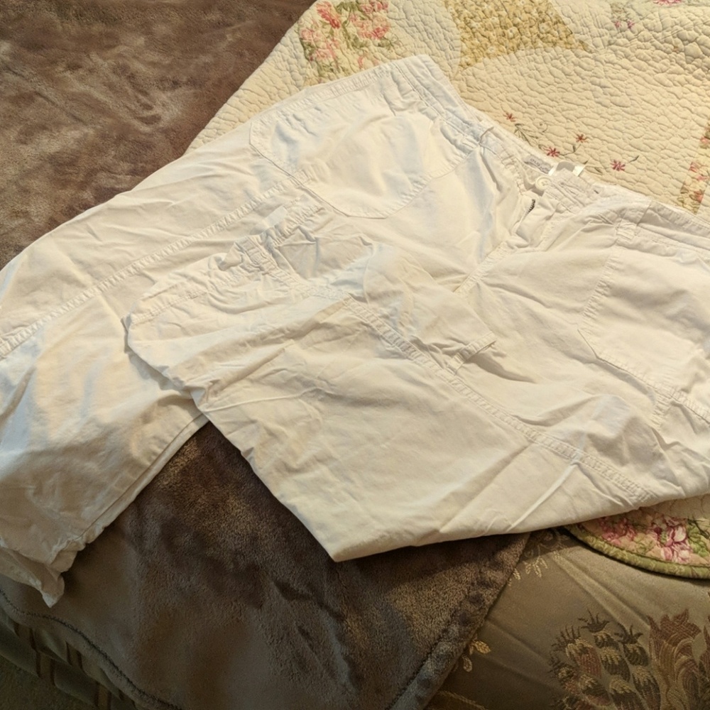 Old Navy White Capris